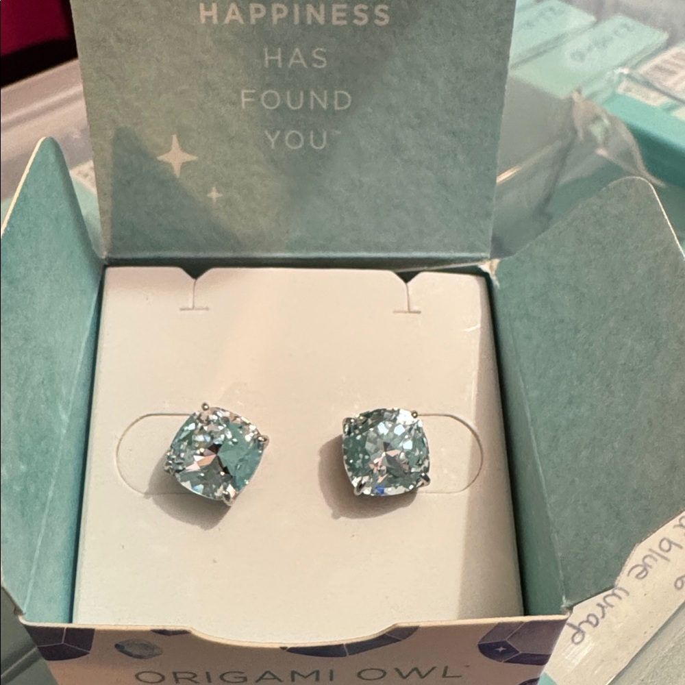 Origami Owl CER0524 Collectors Club Clara earring with light Azore Crystals